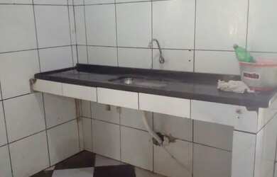 Imagem: A casa possui 2 Dormitórios, 1 Banheiro, 1 Vaga na garagem