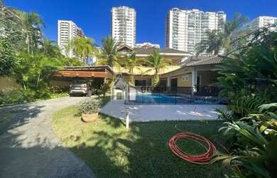 Imagem: A casa em condomínio possui 4 Dormitórios, 5 Banheiros, 5