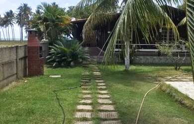 Imagem: A casa possui 3 Dormitórios, 2 Banheiros, 5 Vagas na garagem