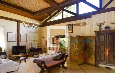 Imagem: A casa em condomínio possui 4 Dormitórios, 4 Banheiros, 318m²