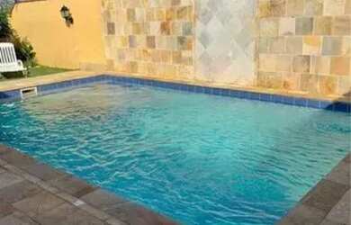 Imagem: A casa possui 1 Dormitório, 1 Banheiro, 1 Vaga na garagem