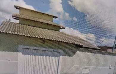 Imagem: A casa possui 4 Dormitórios, 2 Banheiros, 2 Vagas na garagem