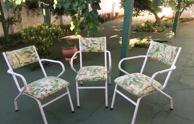 Imagem: A casa possui 3 Dormitórios, 3 Banheiros, 4 Vagas na garagem