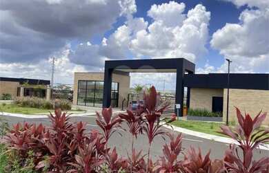 Imagem: O terreno possui 300m² de Área e está localizado em Parque