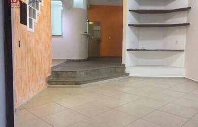 Imagem: A casa possui 3 Dormitórios, 5 Banheiros, 2 Vagas na garagem