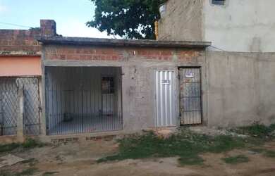 Imagem: A casa possui 2 Dormitórios, 1 Banheiro e 1 Vaga na garagem