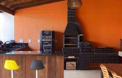 Imagem: A casa possui 1 Dormitório, 2 Banheiros, 2 Vagas na garagem