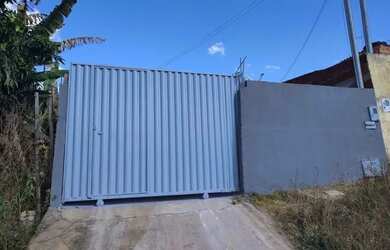 Imagem: A casa possui 3 Dormitórios, 1 Banheiro, 3 Vagas na garagem