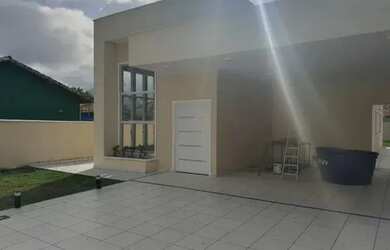 Imagem: A casa possui 3 Dormitórios, 3 Banheiros, 4 Vagas na garagem