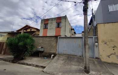 Imagem: A casa possui 2 Dormitórios, 1 Banheiro, 1 Vaga na garagem