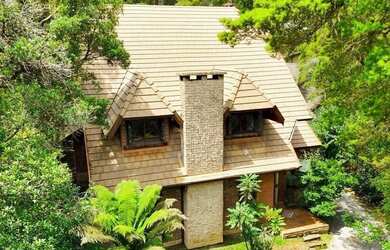 Imagem 3: CASA 4 DORMITORIOS. Piscina, Churrasqueira, VarandaeGuarda roupa