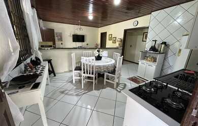 Imagem 11: Sitio vô Leno. Churrasqueira, Acomodam 4 pessoas, Guarda roupae4 Vagas...