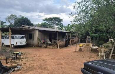 Imagem: A casa possui 3 Dormitórios, 2 Banheiros, 1 Vaga na garagem