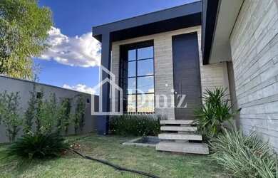 Imagem: A casa em condomínio possui 3 Dormitórios, 4 Banheiros, 2