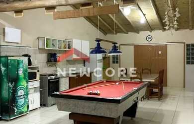 Imagem: A casa possui 3 Dormitórios, 2 Banheiros, 5 Vagas na garagem