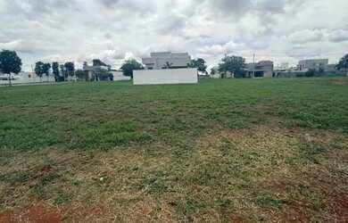 Imagem: O terreno possui 360m² de Área e está localizado em Terras