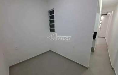 Imagem 2: Kitnet/Conjugado - / Residencial / Glória