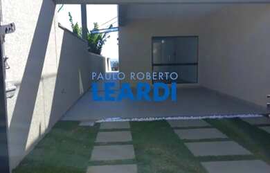 Imagem: A casa possui 3 Dormitórios, 4 Banheiros, 4 Vagas na garagem