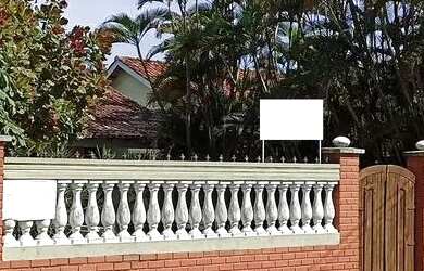 Imagem: A casa possui 4 Dormitórios, 3 Banheiros, 4 Vagas na garagem