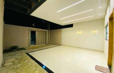 Imagem: A casa possui 2 Dormitórios, 1 Banheiro, 2 Vagas na garagem