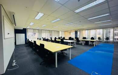 Imagem: O depósito possui 5 Vagas na garagem, 330m² de Área e Imóvel