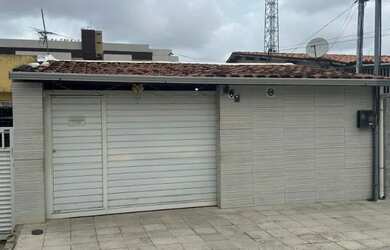 Imagem: A casa possui 3 Dormitórios, 2 Banheiros, 1 Vaga na garagem