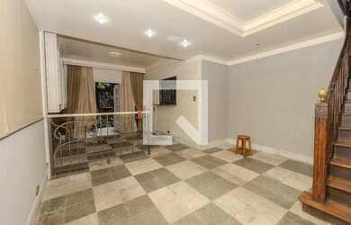 Imagem: A casa possui 3 Dormitórios, 3 Banheiros, 1 Vaga na garagem