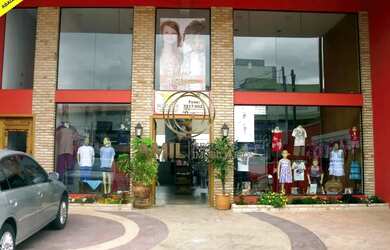 Imagem: O depósito possui 5 Vagas na garagem, 390m² de Área e está