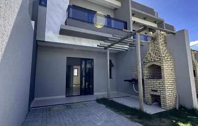 Imagem: A casa possui 3 Dormitórios, 3 Banheiros, 1 Vaga na garagem