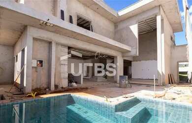 Imagem: A casa em condomínio possui 4 Dormitórios, 5 Banheiros, 4