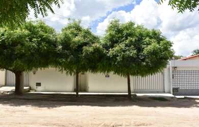 Imagem 1: Casa com 3 quatos, 2 banheiros no bairro Alto do Açude, aceito trocas