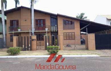 Imagem: A casa possui 5 Dormitórios, 5 Banheiros, 5 Vagas na garagem