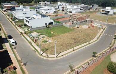 Imagem: O terreno possui 400m² de Área e está localizado em Setor