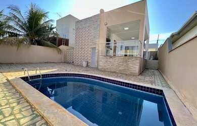 Imagem: A casa em condomínio possui 3 Dormitórios, 1 Banheiro, 3 Vagas