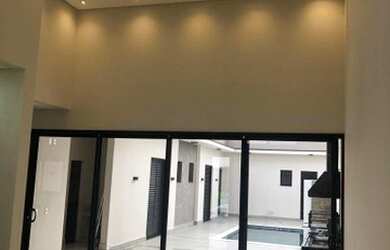 Imagem: A casa em condomínio possui 3 Dormitórios, 3 Banheiros, 4