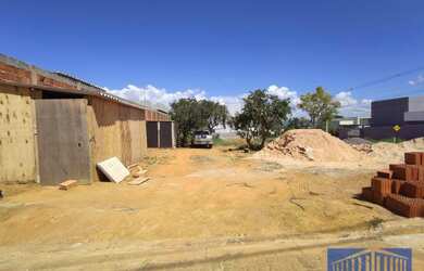 Imagem: O terreno possui 535m² de Área e está localizado em Alto