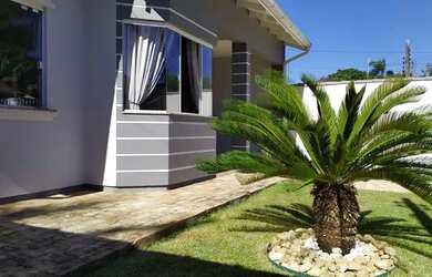 Imagem: A casa possui 2 Dormitórios, 1 Banheiro, 1 Vaga na garagem