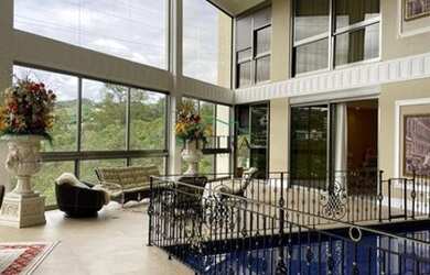 Imagem: A casa em condomínio à venda possui 5 Dormitórios, 5 Banheiros