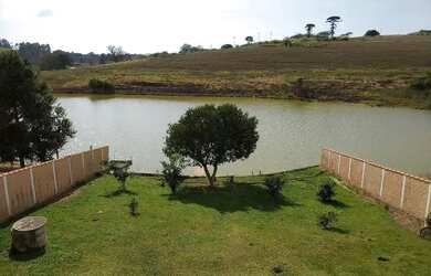 Imagem 4: Linda Casa. Churrasqueira, 300m² de Área, 5 Vagas na garageme4 Dormitórios