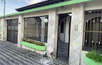 Imagem: A casa em condomínio possui 3 Dormitórios, 2 Banheiros, 3