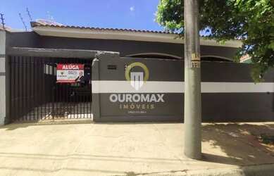 Imagem: A casa possui 3 Dormitórios, 1 Banheiro, 5 Vagas na garagem