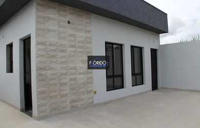 Imagem: A casa possui 3 Dormitórios, 2 Banheiros, 3 Vagas na garagem