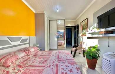 Imagem: A casa possui 2 Dormitórios, 1 Banheiro, 2 Vagas na garagem