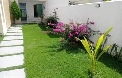 Imagem: A casa possui 3 Dormitórios, 2 Banheiros, 3 Vagas na garagem