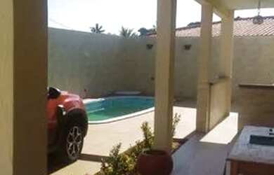 Imagem: A casa possui 4 Dormitórios, 1 Banheiro, 300m² de Área e