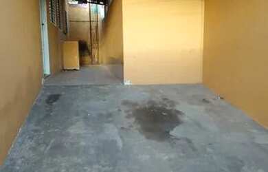 Imagem: A casa possui 2 Dormitórios, 1 Banheiro, 1 Vaga na garagem