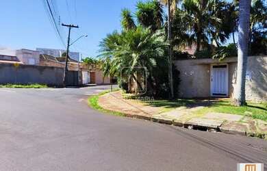 Imagem: O depósito possui 4 Vagas na garagem, 231m² de Área, Imóvel