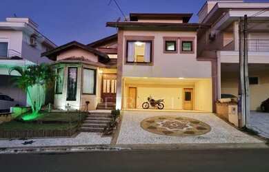 Imagem: A casa em condomínio possui 4 Dormitórios, 5 Banheiros, 3