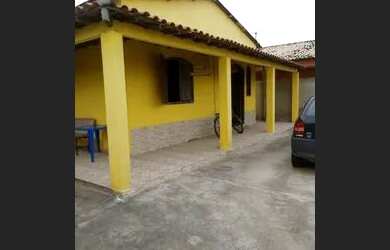 Imagem: A casa possui 2 Dormitórios, 2 Banheiros, 3 Vagas na garagem