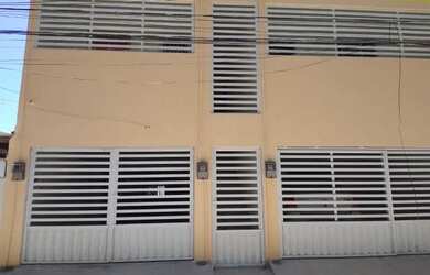 Imagem: A casa possui 3 Dormitórios, 2 Banheiros, 1 Vaga na garagem